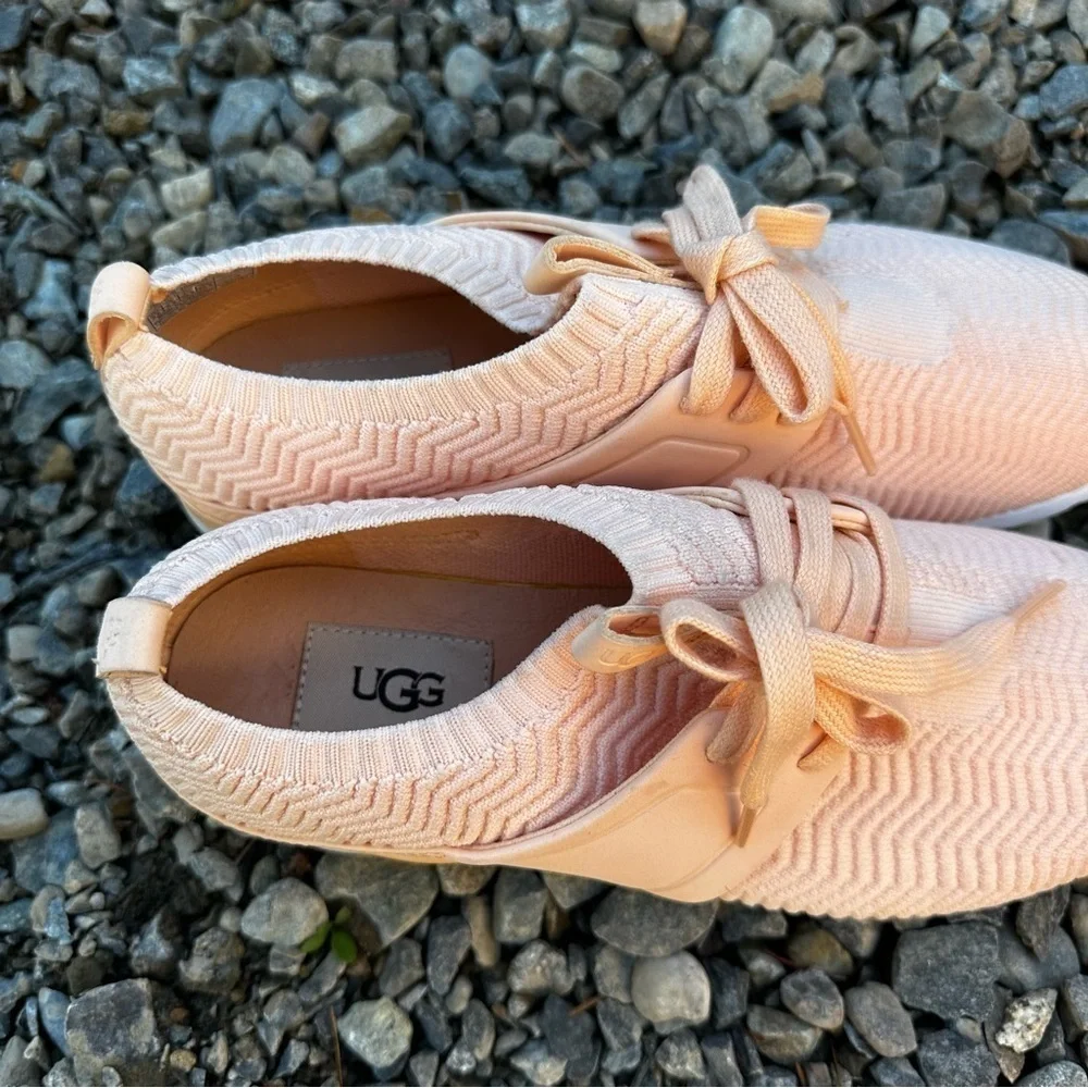 UGG Willows Casual Everyday Sneakers Peach Orange Size 8.5 Women’s Knit Upper